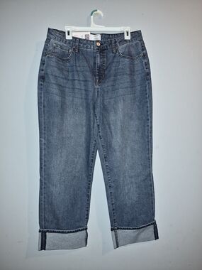 Edited Hunter Women's Medium-Dark Blue Cropped Jeans with Rolled Hem